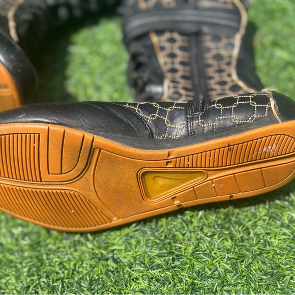 Vintage Nike Black and Brown High-Top Boots with Pattern - Picture 5 of 7